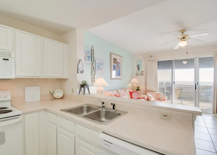 Ocean View, Walk To Beach: Holiday home *